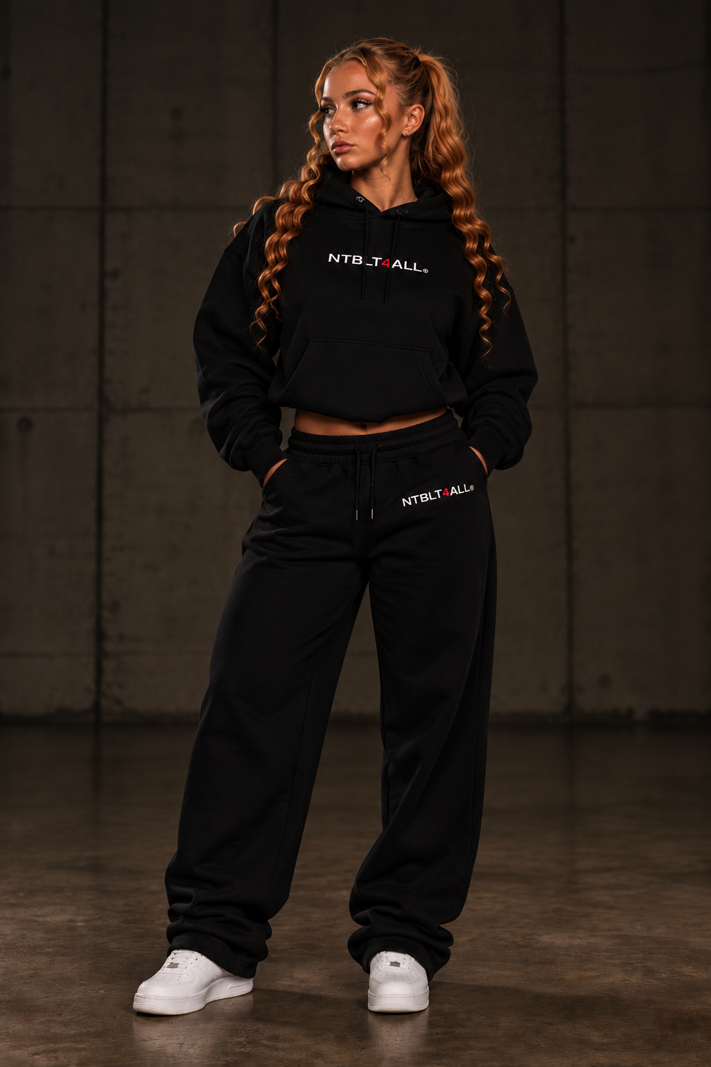 Women's STAKD SWEAT in black
